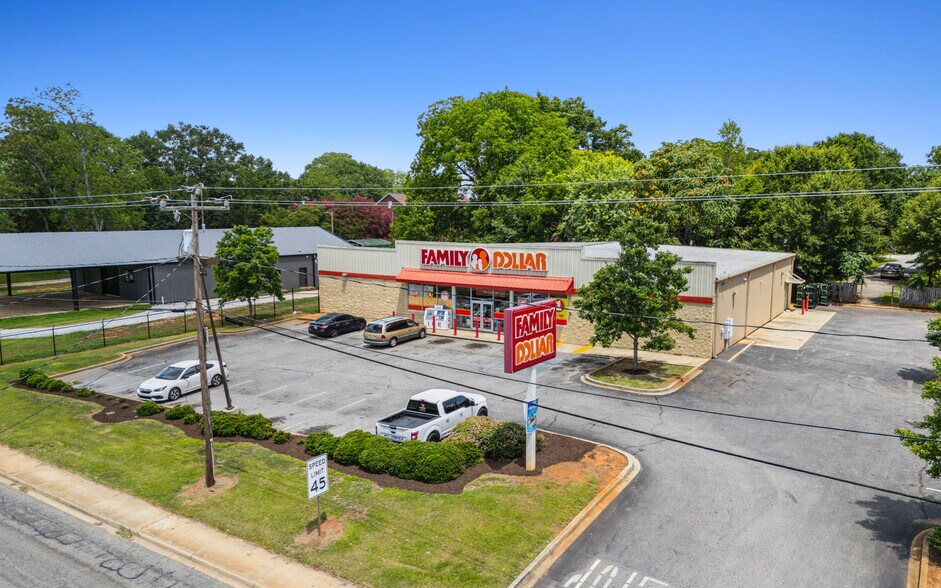 1605 W Blue Ridge Dr, Greenville, SC à louer - Photo du bâtiment - Image 3 de 11