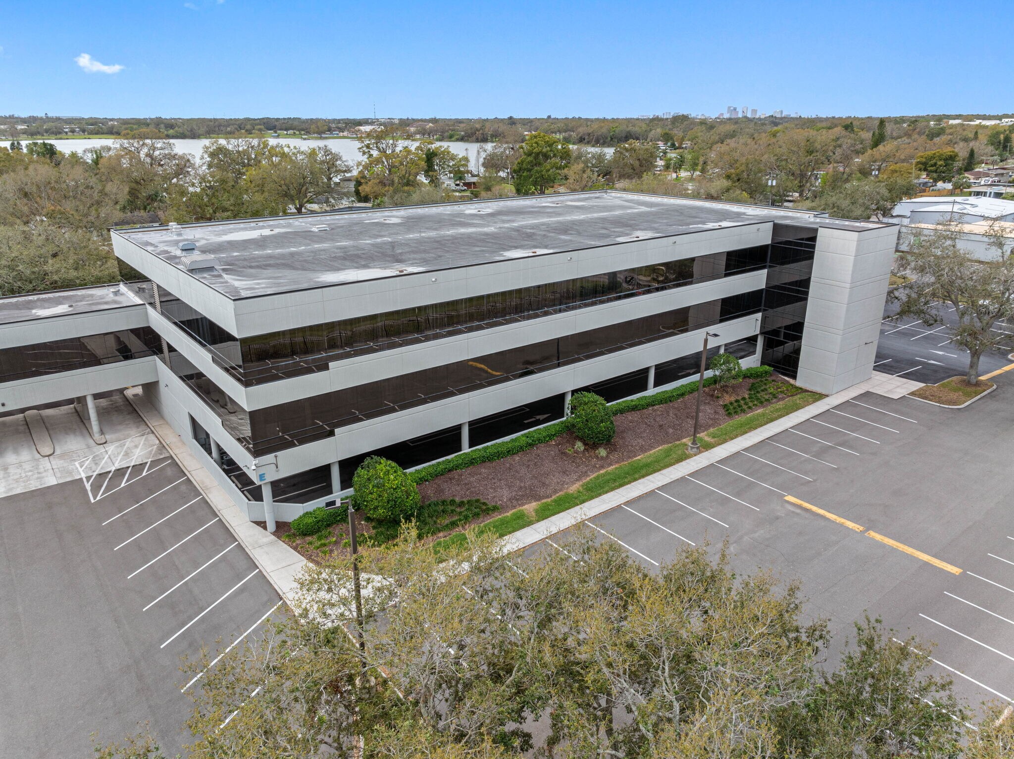6801 E Hillsborough Ave, Tampa, FL à louer Aérien- Image 1 de 110