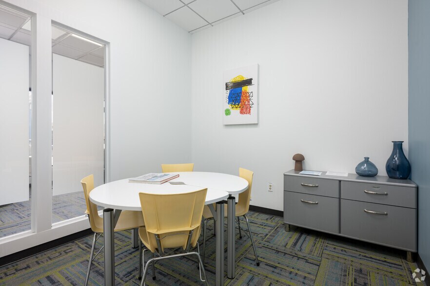 516 W Friendly Ave, Greensboro, NC à louer - Photo intérieure - Image 3 de 19