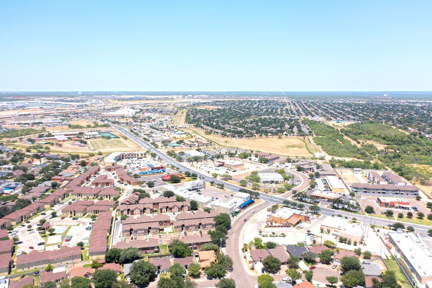 9803 Sterling Loop, Laredo, TX for lease - Building Photo - Image 2 of 5
