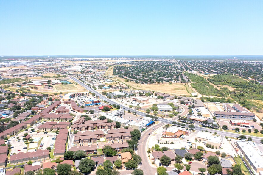 9803 Sterling Loop, Laredo, TX à louer - Photo du bâtiment - Image 2 de 5