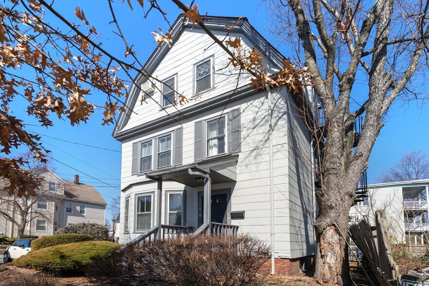 113 Belmont St, Belmont, MA à vendre - Photo du bâtiment - Image 2 de 31