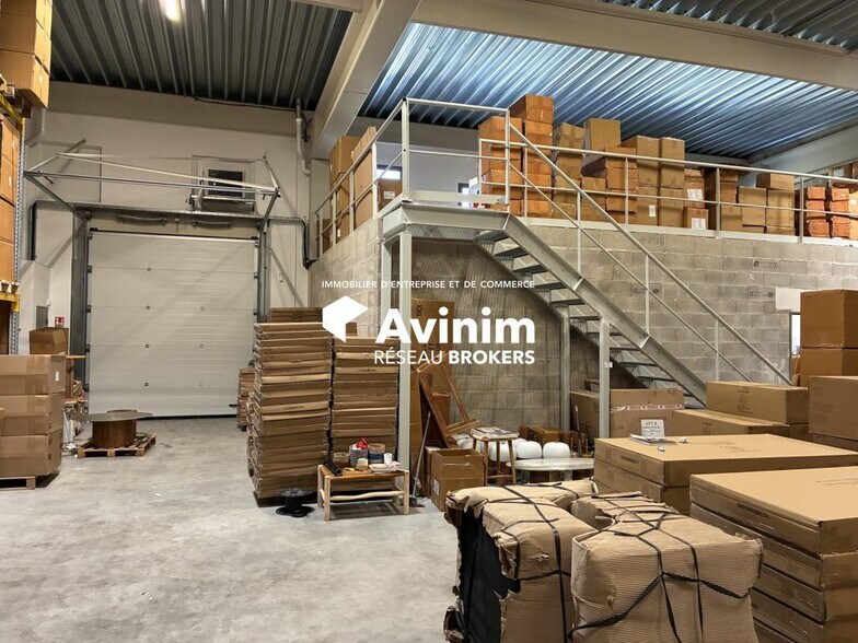 Industrial in Aix-en-Provence for lease - Building Photo - Image 1 of 7