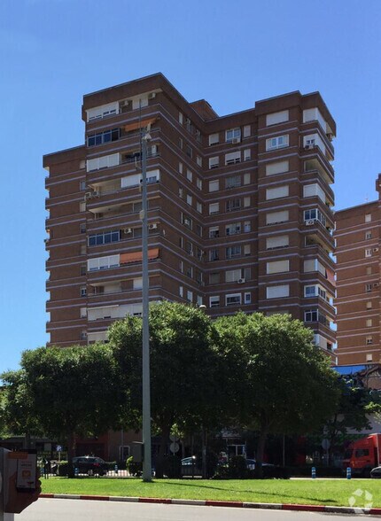 Avenida Madrid, 2, Talavera de la Reina, Toledo à vendre - Photo du bâtiment - Image 2 de 3