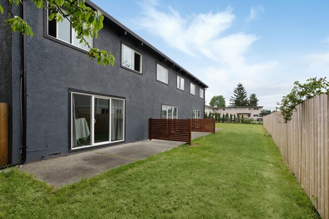 More details for 470 Dogwood St, Campbell River, BC - Multifamily for Sale