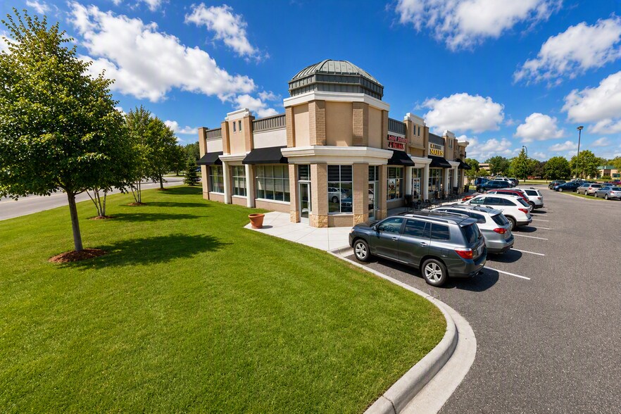 10100-10200 N 6th Ave, Plymouth, MN à louer - Photo du bâtiment - Image 3 de 9