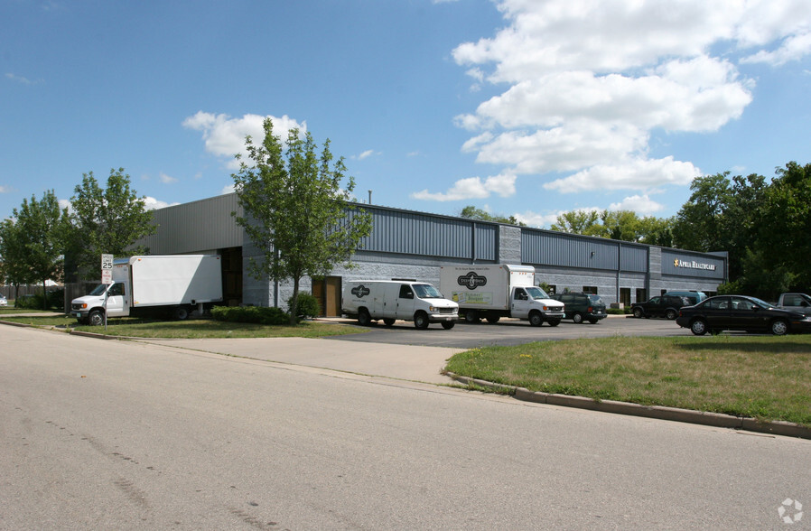 851-859 E Broadway, Monona, WI for lease - Building Photo - Image 1 of 9