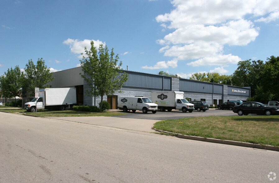 851-859 E Broadway, Monona, WI à louer - Photo du bâtiment - Image 1 de 5