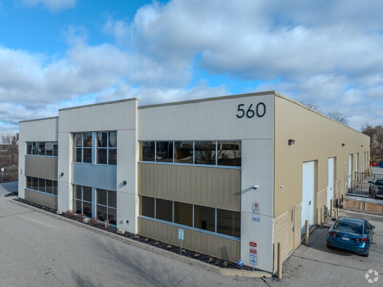 560 Thompson Dr, Cambridge, ON à vendre - Photo principale - Image 1 de 1