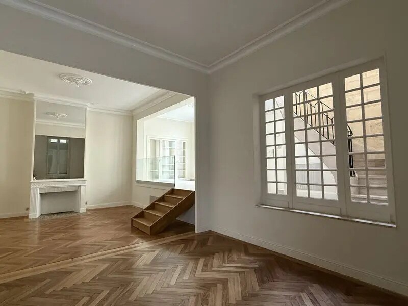 Office in Bordeaux for lease Building Photo- Image 1 of 2