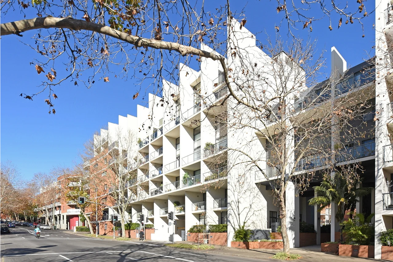 138 Carillon Ave, Newtown for lease Primary Photo- Image 1 of 3