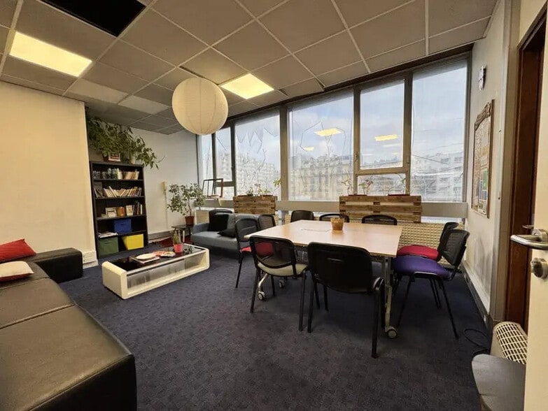 Office in Montreuil for lease - Interior Photo - Image 2 of 11