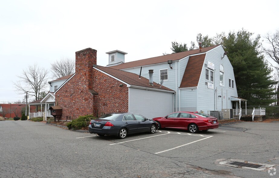 28 Main St, East Hartford, CT à louer - Photo du bâtiment - Image 3 de 15