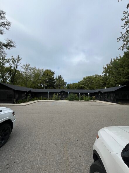 2790 Blue Star Hwy, Fennville, MI à vendre - Photo du bâtiment - Image 2 de 9