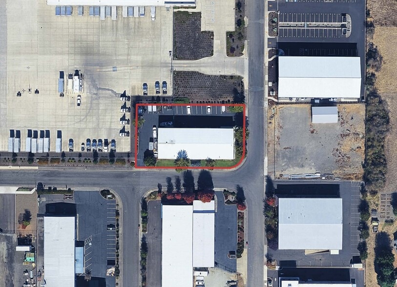 5409 Bierson Way, Central Point, OR for lease - Primary Photo - Image 1 of 6