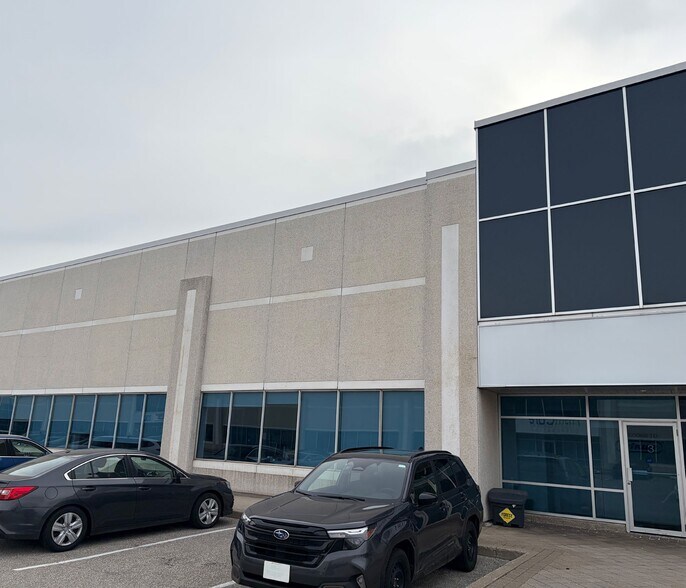 3550 Laird Rd, Mississauga, ON à louer - Photo du bâtiment - Image 3 de 3