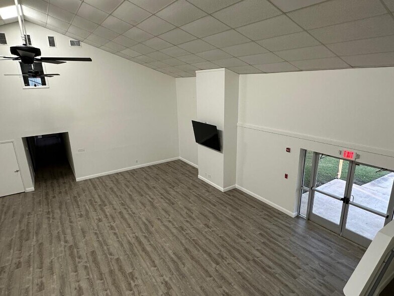 400 Uhland Rd, San Marcos, TX à louer - Photo du bâtiment - Image 3 de 18