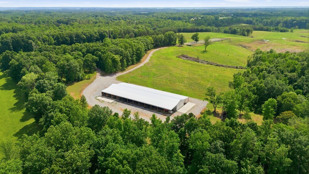 925 Sumac Rd, Pulaski, TN à vendre - Photo du bâtiment - Image 3 de 10