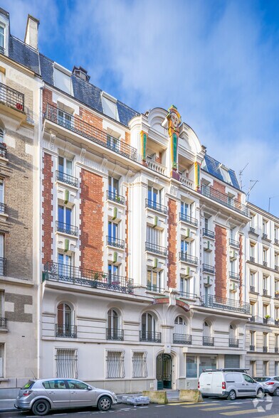 Multifamily in Paris for sale - Primary Photo - Image 1 of 4
