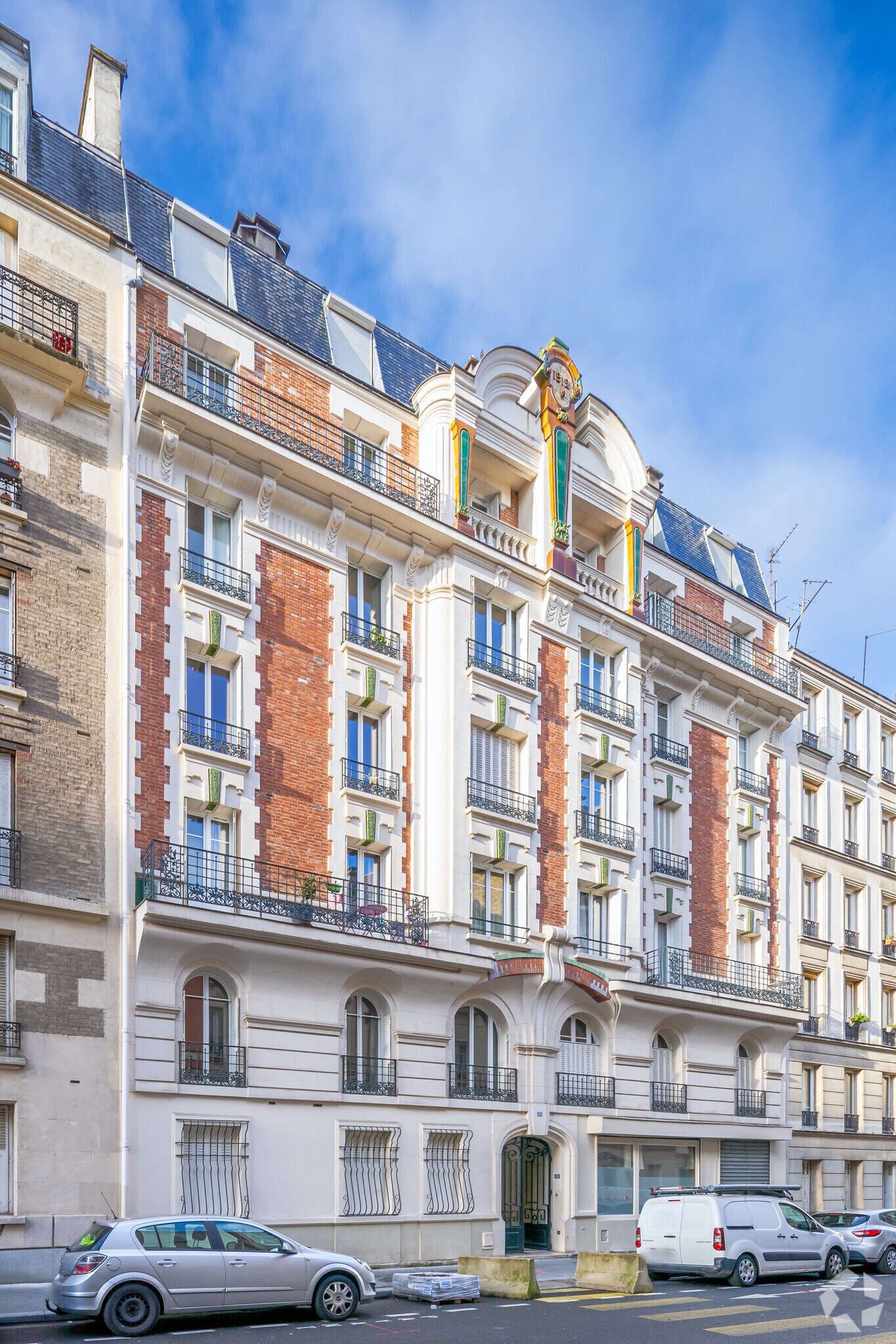 Multifamily in Paris for sale Primary Photo- Image 1 of 5