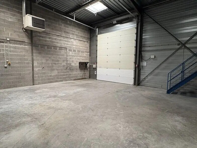 Bureau dans MARCILLY-D'AZERGUES à louer - Photo intérieure - Image 2 de 12