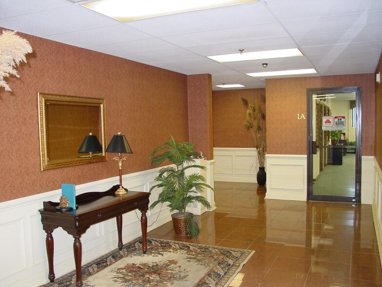 141 New Rd, Parsippany, NJ à louer - Hall d’entrée - Image 2 de 8