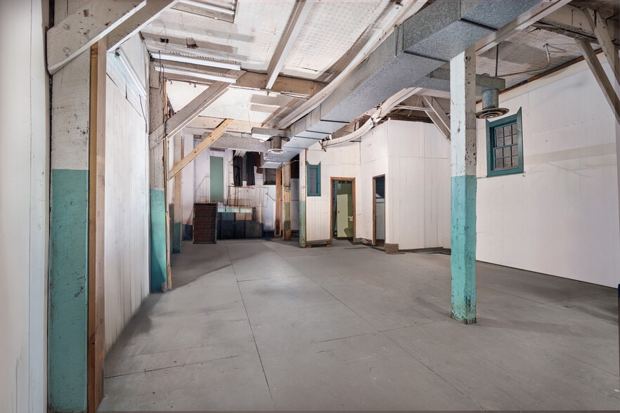 1322 Jackson Ave, Long Island City, NY for lease - Interior Photo - Image 1 of 7