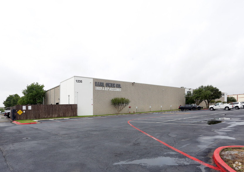 1235 W Trinity Mills Rd, Carrollton, TX for lease - Primary Photo - Image 1 of 9