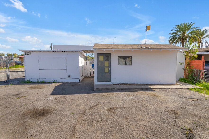 8027 S Avenida del Yaqui, Guadalupe, AZ à vendre - Photo du bâtiment - Image 1 de 8