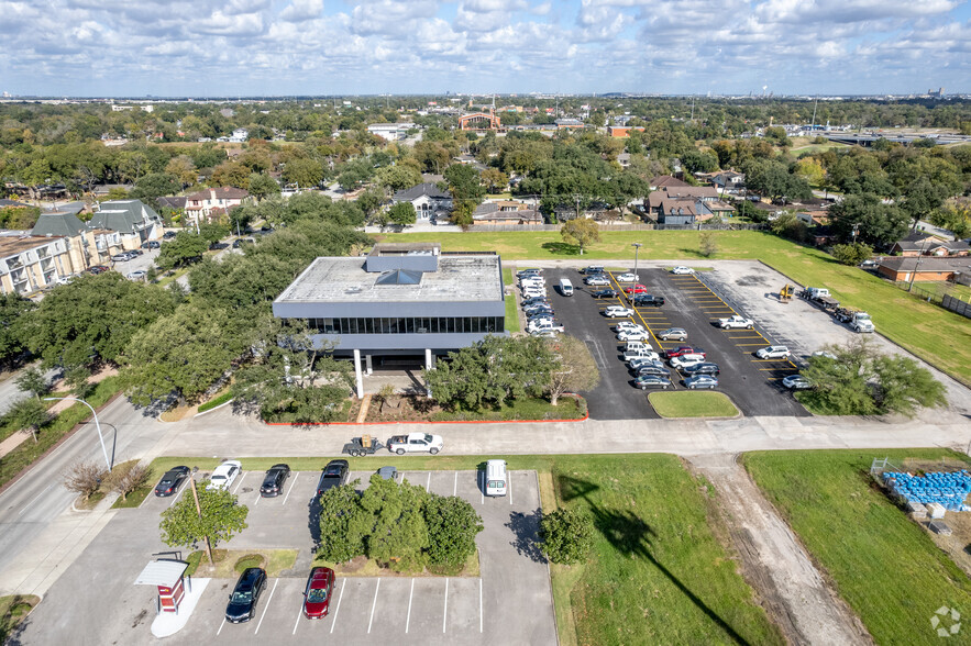 8121 Broadway St, Houston, TX for lease - Aerial - Image 3 of 3