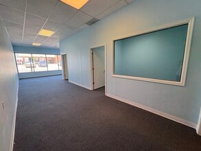 5646 N 90th St, Omaha, NE for lease Interior Photo- Image 2 of 2