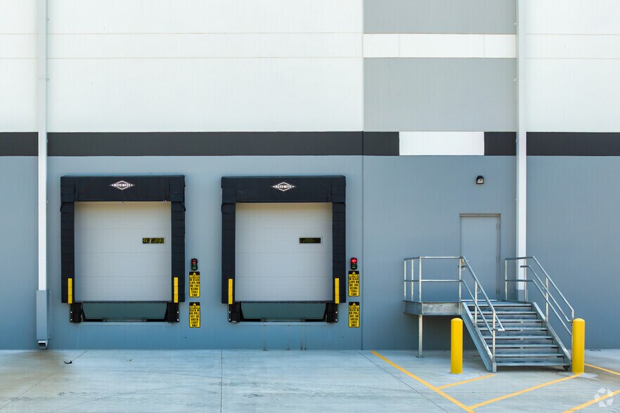 2301 Commerce Rd, Richmond, VA à louer - Photo du bâtiment - Image 2 de 17