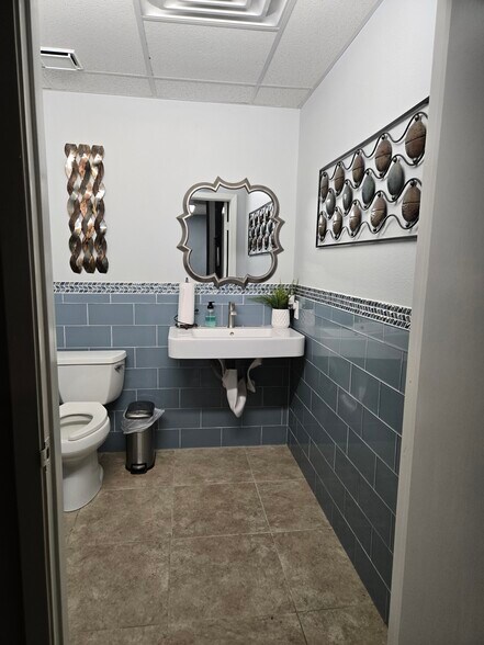 1312 E Common St, New Braunfels, TX à louer - Photo du bâtiment - Image 2 de 5