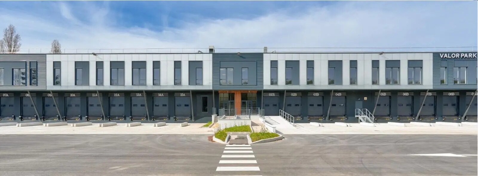 Industrial in Trappes for lease Building Photo- Image 1 of 9