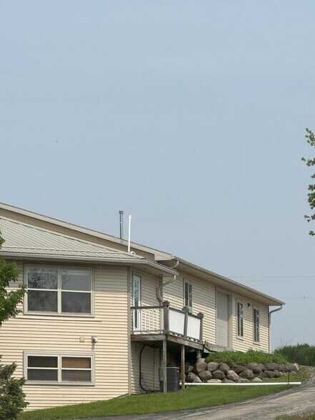 W1734 North St, Green Lake, WI à vendre - Photo du bâtiment - Image 2 de 3