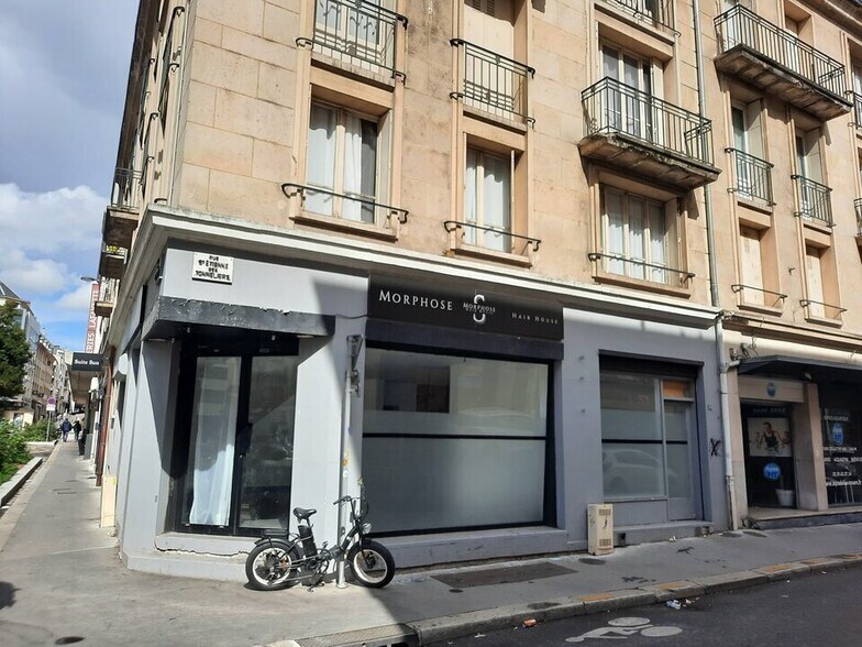 Retail in Rouen for lease - Building Photo - Image 1 of 7