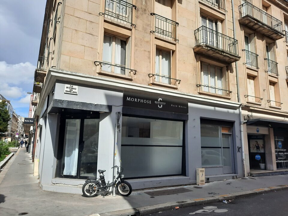 Retail in Rouen for lease Building Photo- Image 1 of 8