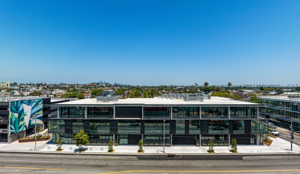 2922 Crenshaw Blvd, Los Angeles, CA for lease - Building Photo - Image 1 of 8