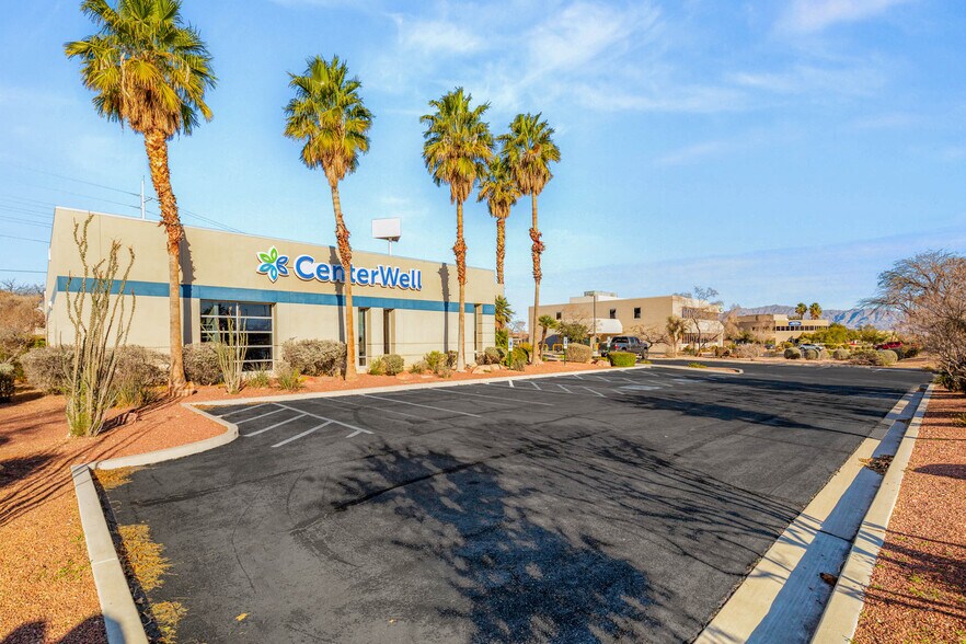 2601 N Tenaya Way, Las Vegas, NV à vendre - Photo du bâtiment - Image 2 de 63