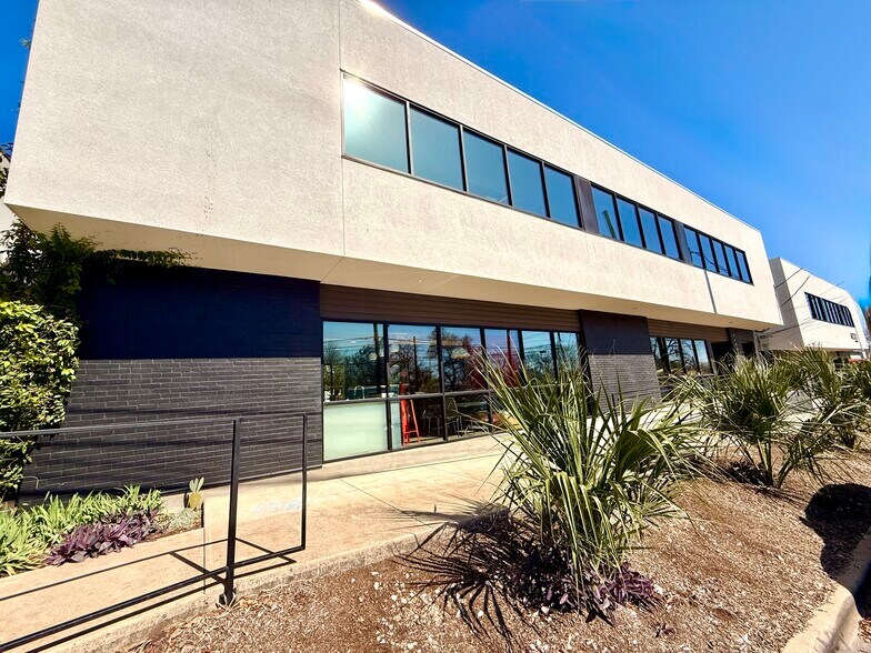 2400 Webberville Rd, Austin, TX à vendre - Photo du bâtiment - Image 3 de 18