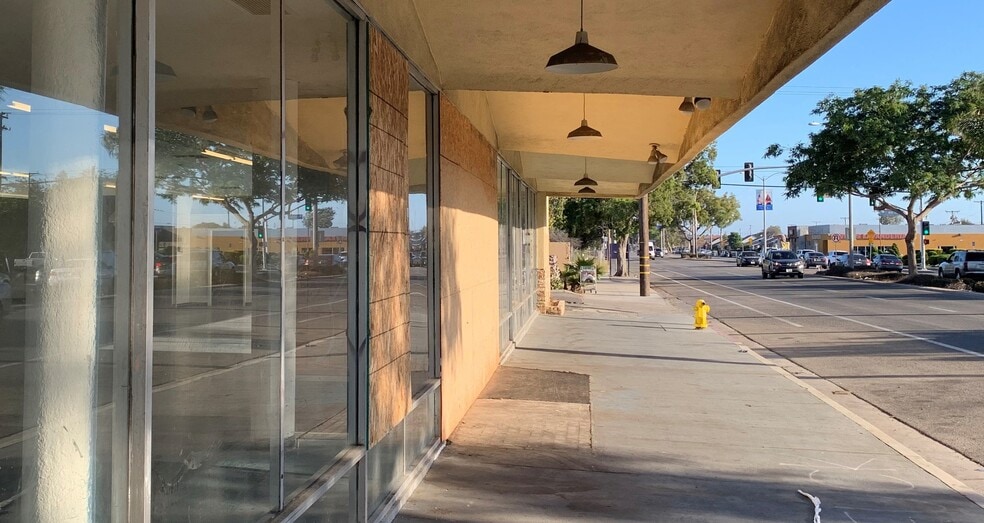 1258 Saviers Rd, Oxnard, CA à louer - Photo du bâtiment - Image 2 de 7