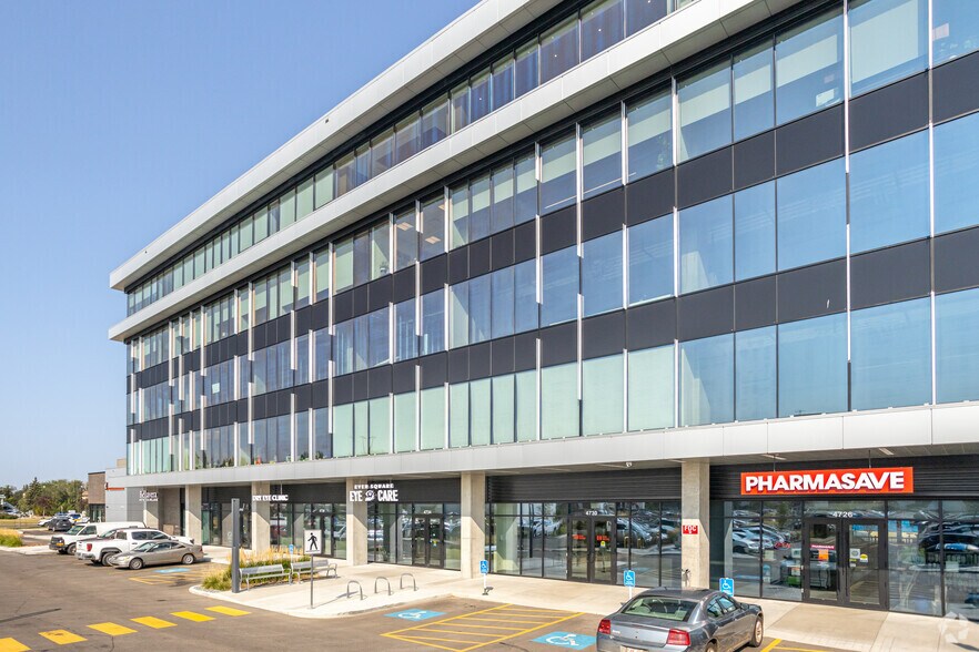 4607 Calgary Trl NW, Edmonton, AB à louer - Photo du bâtiment - Image 2 de 7