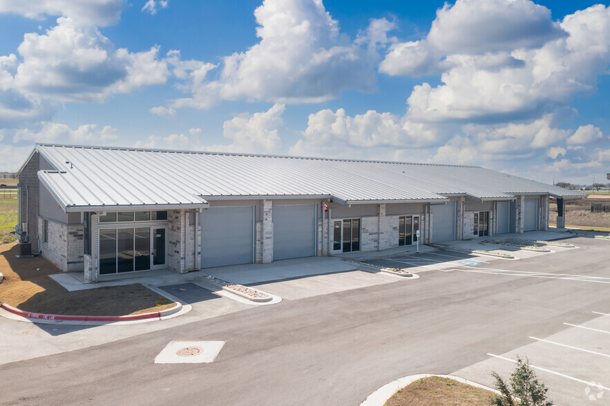 324 Riverwalk Dr, San Marcos, TX for lease - Building Photo - Image 3 of 19