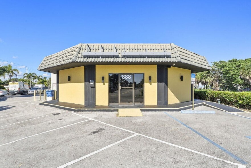 888 East Coast Ave, Lantana, FL à louer - Photo du bâtiment - Image 2 de 9