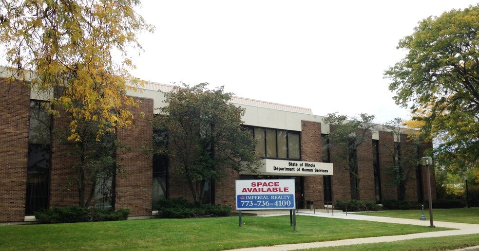 2000 N Lewis Ave, Waukegan, IL à louer - Photo du bâtiment - Image 3 de 3