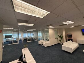 601 Gateway Blvd, South San Francisco, CA à louer Photo intérieure- Image 2 de 8