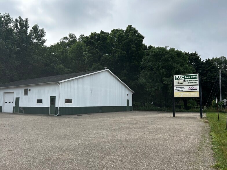 1620 Riverview Dr, Kalamazoo, MI à vendre - Photo du bâtiment - Image 3 de 13