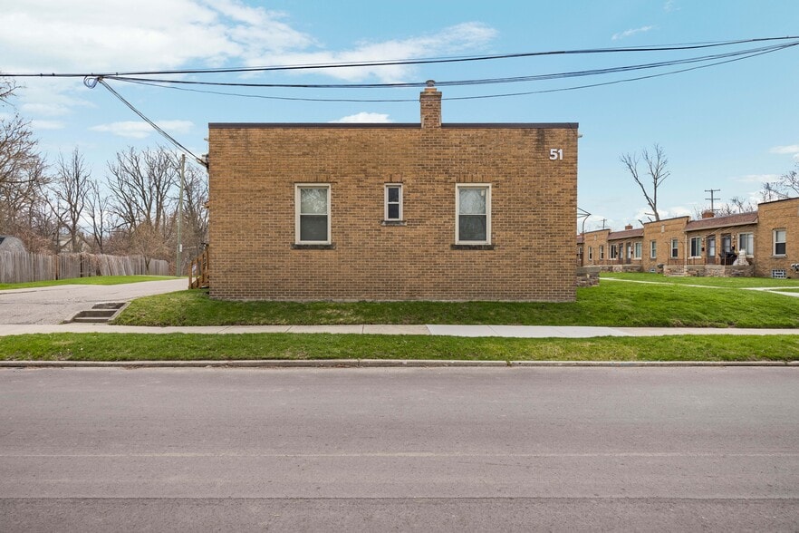 51 Spokane Dr, Pontiac, MI for sale - Building Photo - Image 3 of 45