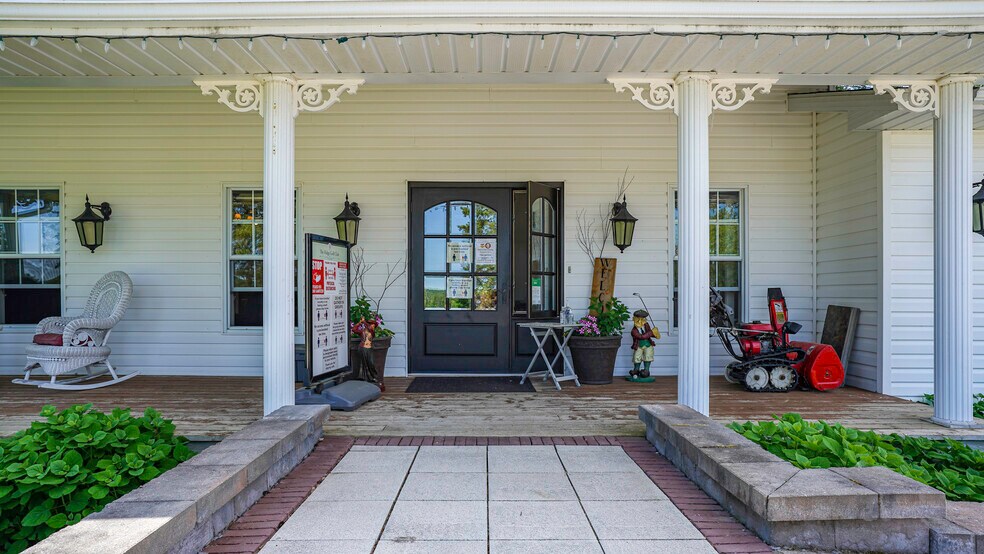 328 Sunny Ridge Rd, Sundridge, ON for sale - Primary Photo - Image 1 of 58