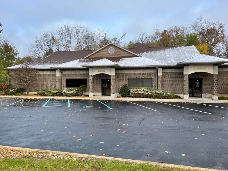 1514 E Bristol St, Elkhart, IN à louer - Photo du bâtiment - Image 1 de 2